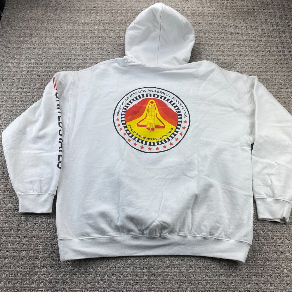 NASA Hoodie Sweater Men Extra Large XL White Pull Over Gildan Heavy Blend Space